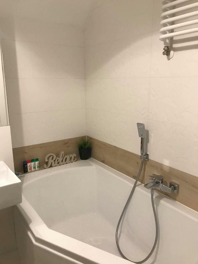 Black Rose Apartament Targi 3 Km, F-Ry Vat Kielce Eksteriør billede